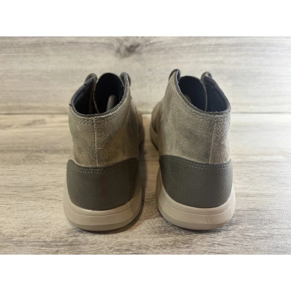 Crocs Men's Kinsale Chukka Boots Beige Size 10 Suede Leather‎ Mid Comfort Shoes
